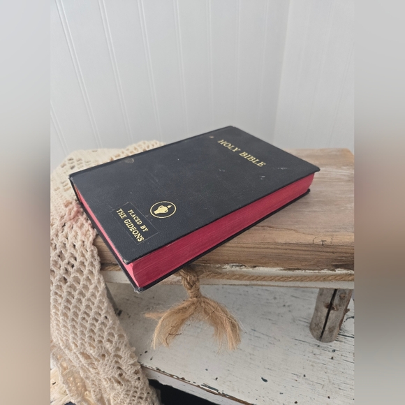 Vintage Black Holy Bible by The Gideons - Picture 3 of 4